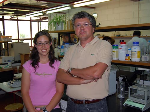 Marta Gameiro e Arlindo Gomes no laboratrio de Qumica
