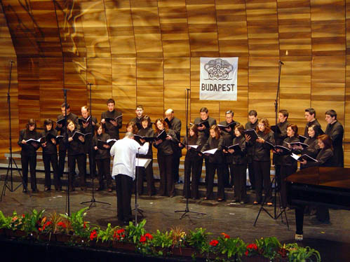 O coro dirigido por Luis Cipriano disputa um concurso em Veneza