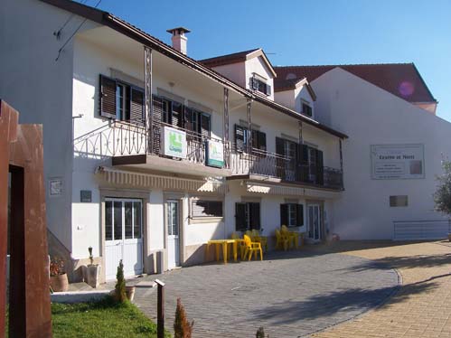 A ADERES tem sede na freguesia de Cortes do Meio