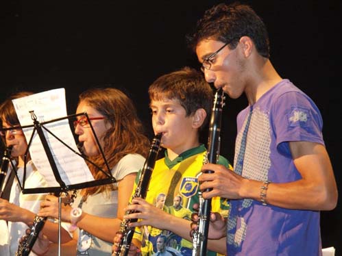 A banda abre mais uma escola de música durante as férias de Verão