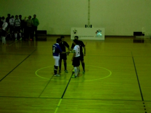 A equipa de futsal do Sporting da Covilhã empatou 3-3 na recepção à U.D. Cariense.