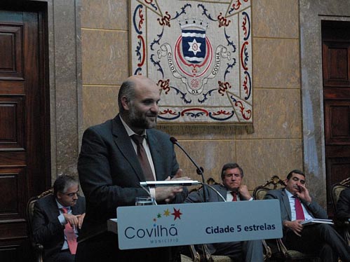 Vários autarcas e advogados reuniram-se na Câmara da Covilhã para debater o mapa judicial (Foto retirada de: http://www.cm-covilha.pt/)