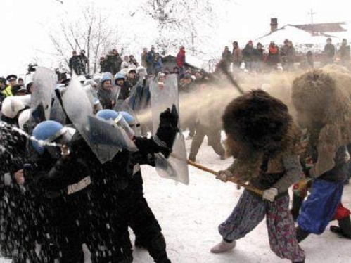 Guardas tentaram parar a tradição em 2011