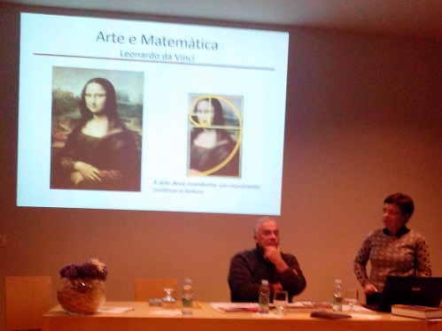 Professor Manuel Saraiva e Professora Ana Madalena Teixeira a demonstrar a presença do número de ouro no quadro 