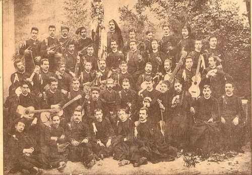 Estudantina de Coimbra, em 1888. Esta foi a primeira Tuna Académica institucionalizada em Portugal (fotografia de Photo Moderna, Porto).