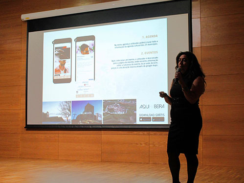 Elisa Bogalheiro durante uma apresentação da plataforma. Foto: Jornal de Belmonte
