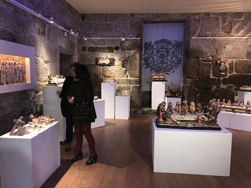 Exposição conta com 45 obras de 18 artistas portugueses.