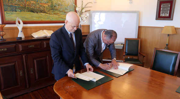 O protocolo foi assinado pelo presidente do Município da Madalena e pelo Reitor da UBI, António Fidalgo