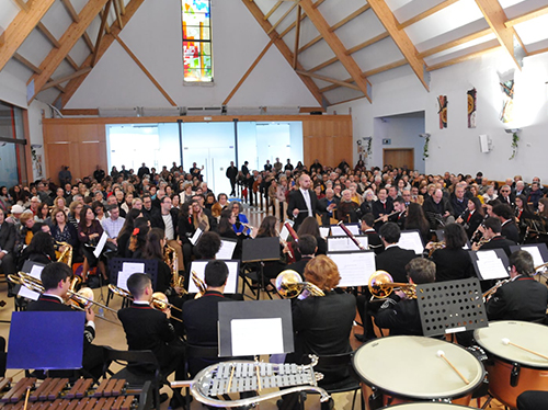 Público que encheu a Igreja da Santíssima Trindade mostrou-se vibrante e emocionado com a interpretação da Banda da Covilhã