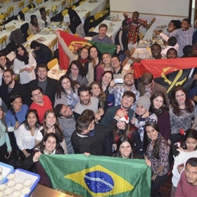 Alunos Erasmus da UBI durante convívio de Natal. Foto: Fábio Giacomelli