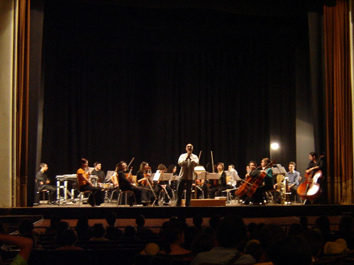 O Teatro-Cine foi palco de um espectculo musical dedicado aos mais novos