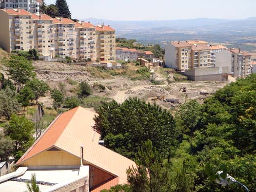 A autarquia diz que no vai parar as obras