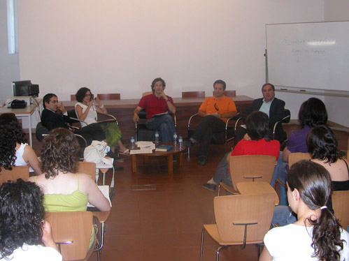 O anfiteatro da Biblioteca Central encheu-se com alunos e professores para refletir sobre limites da tica