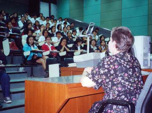 Segundo o relatrio da OCDE, os gastos com os docentes, no Ensino Superior, so 