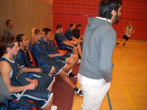 A falta de transportes pode inviabilizar a participao da equipa de basquetebol do Desportivo, nos campeonatos regionais