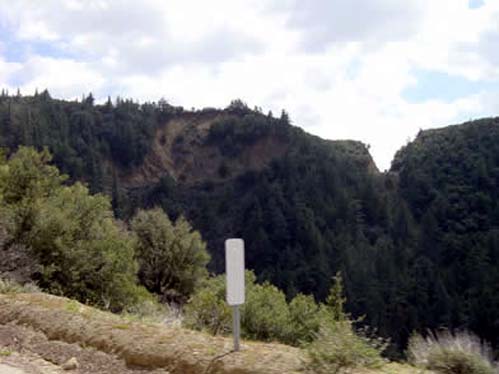 Parte da estrada de ligao a Verdelhos abateu, deixando a freguesia praticamente isolada