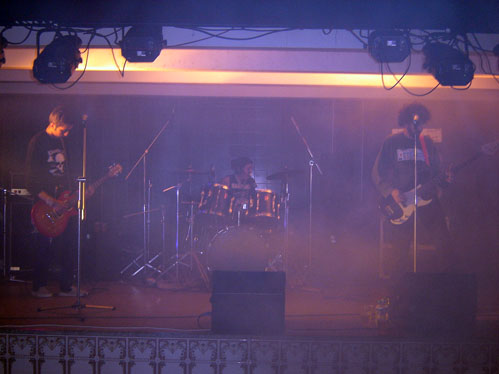 Zippers na abertura do Teixo Garagem Rock