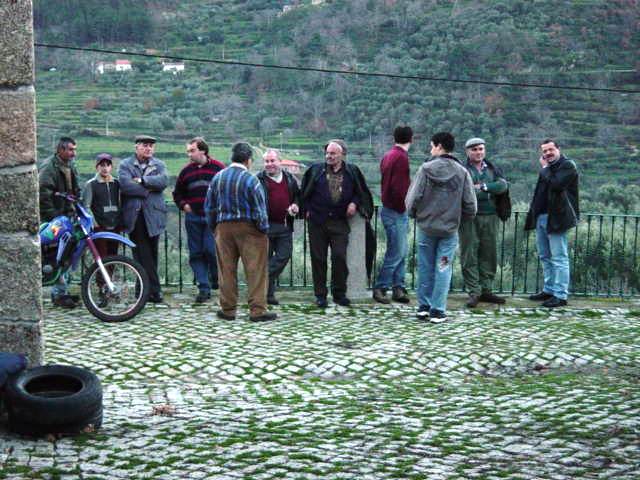 Em tempos idos, outras mos montaram o madeiro