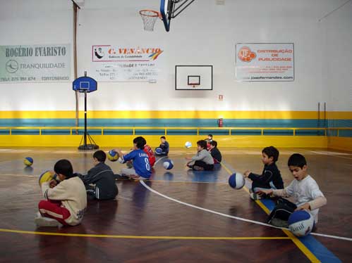 A escola de basquetebol do Unidos conta j com 48 alunos