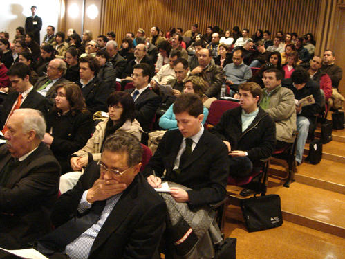 O anfiteatro 8.1 encheu-se com estudantes, mas tambm com muitos interessados vindos de vrios pontos do pas