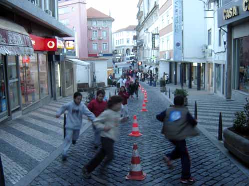 A Rua Direita serviu de pista para os pequenos atletas