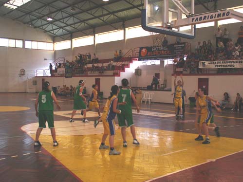 O Unidos alcana um resultado indito na passagem  final nacional de basquetebol