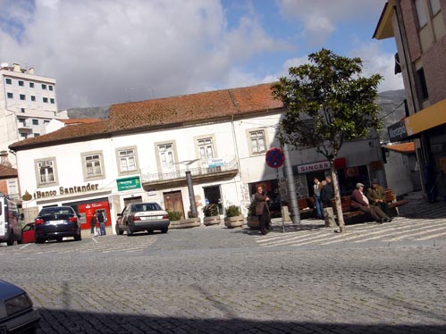 Um dos imveis situados junto ao Pelourinho  o mais pretendido pelos responsveis do clube serrano