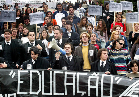 estudantes em manifestao