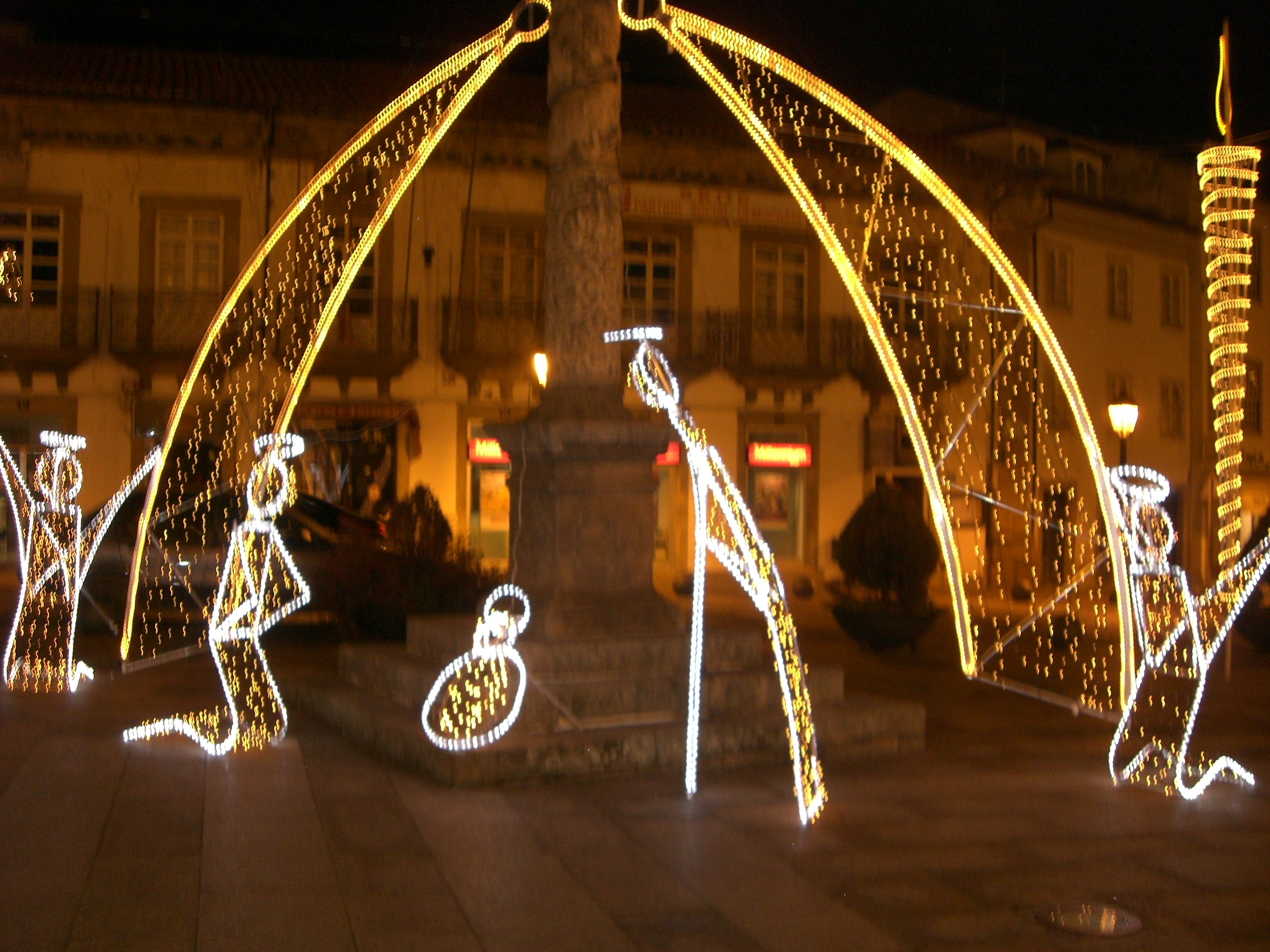 O prespio luminoso embeleza o centro histrico da cidade