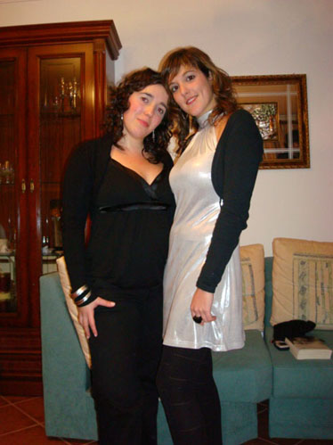 Marta Gouveia e Teresa Joo na festa de fim-de-ano organizada por elas e pelos seus amigos