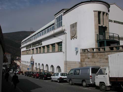 O Mercado Municipal pode agora vir a acolher um Call Center