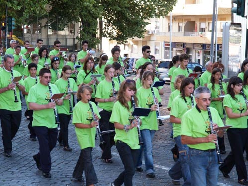 A Orquestra Juvenil  apresentada na Feira de So Tiago