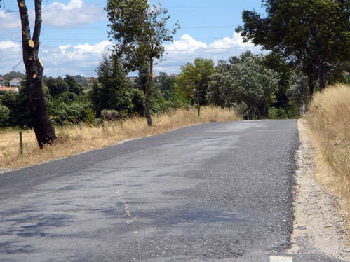 A estrada entre o Tortosendo e o Ferro vai ter o seu piso melhorado e alargado