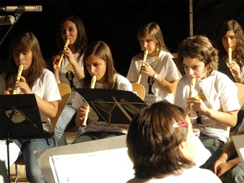 A Banda da Covilh lana este concurso por todas as escolas do concelho