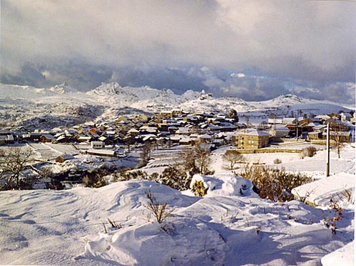 A neve pintou de branco a Serra da Estrela