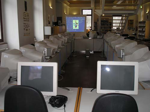O Laboratrio de Lnguas localiza-se na Biblioteca Central da UBI