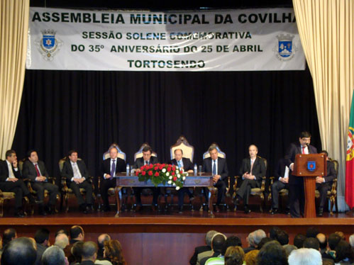 A sala de espectculos do Unidos Futebol Clube acolheu a sesso solene da Assembleia Municipal