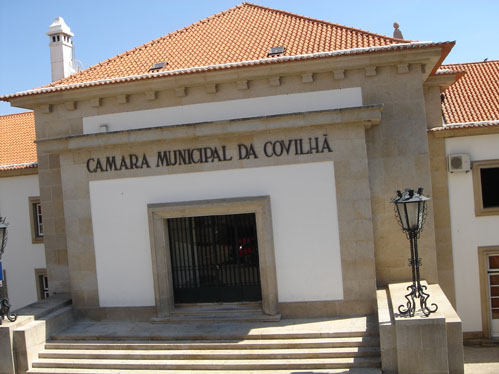 O novo edifcio da Assembleia Municipal acolhe as comemoraes 