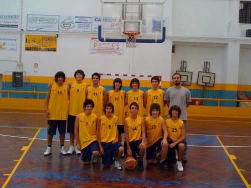 O encontro de basquete do Unidos tem lugar no pavilho da ANIL e conta com equipas de todo o Pas