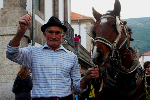 senhor Antnio comandando o burro Carrio