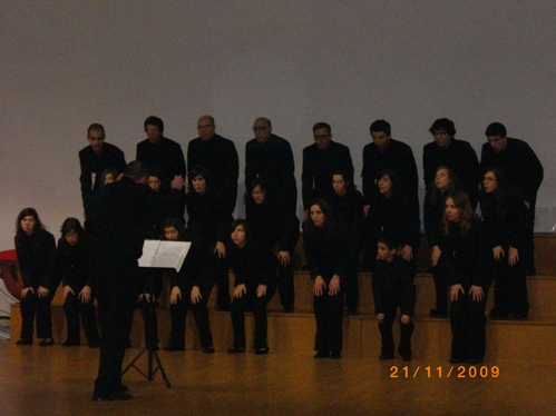 A coreografia foi um ponto de destaque na actuação do coro.