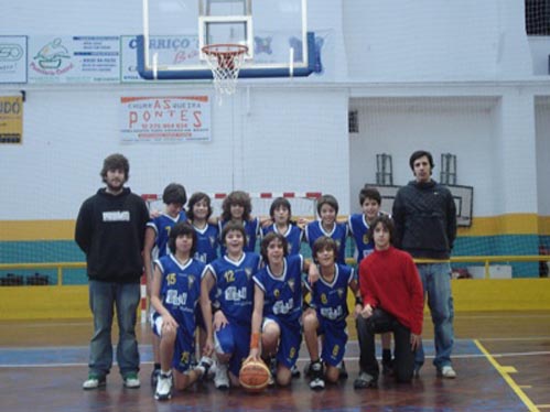 A equipa de sub 16 do Unidos lidera o campeonato distrital