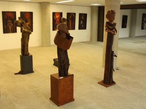 Escultural de Artur Aleixo na Galeria de Exposições Tinturia