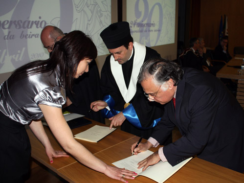 A assinatura do protocolo teve lugar no dia 30 de Abril