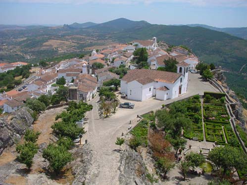 A localidade histórica acolhe um conjunto de festas populares