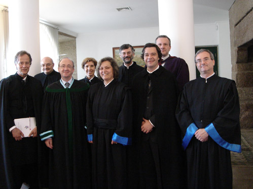 Os membros do júri com o autor da tese (ao centro)