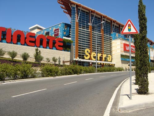 A mostra irá ter algumas peças de material reutilizado.
