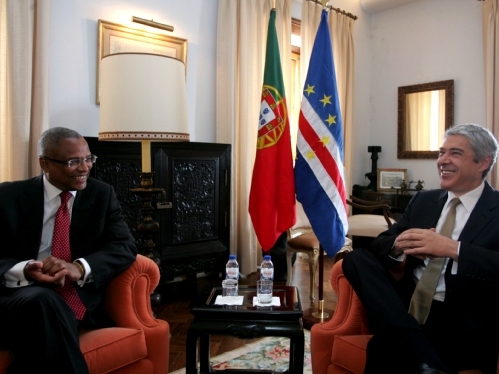 Primeiro-Ministro José Sócrates e Primeiro-Ministro de Cabo Verde José Maria Neves - Fonte: www.portugal.gov.pt
