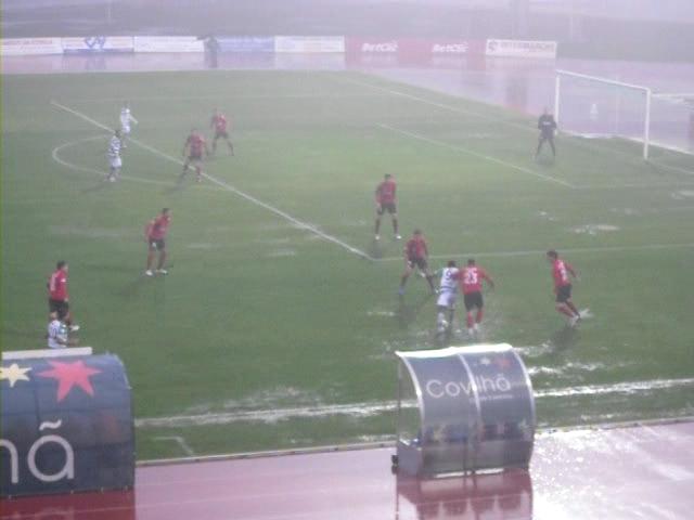 Covilhã e Penafiel empataram 0-0, num jogo em que a chuva foi protagonista.