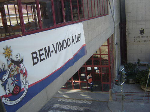 Durante três dias a academia recebe a visita de centenas de estudantes do secundário